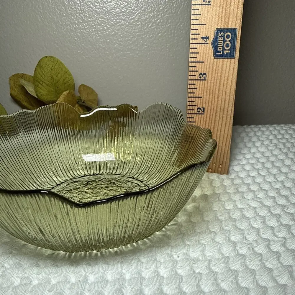 Vintage Scalloped Edge Avocado Green Ribbed Glass Dessert Berry Bowl 6” Decor